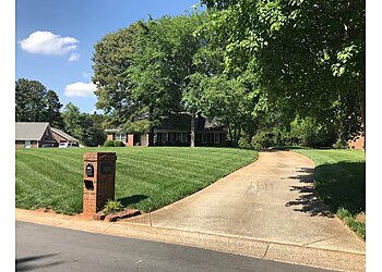 Top Turf Lawn Care and Pest Management Charlotte Lawn Care Services image 1