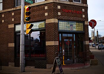 Milwaukee Pizza Places Transfer Pizzeria Café