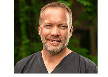 Travis Kragt, DDS - GREAT LAKES DENTAL CARE  Grand Rapids Dentists image 1