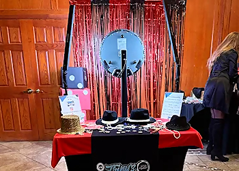 Triny's Photo Booth Triny's Photo Booth - Hesperia, CA Photo Booth Companies - Business Presentation Image
