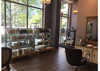 Cleveland Beauty Salons Très Chic Salon