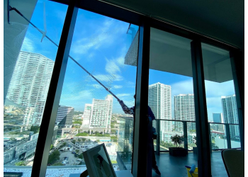 Miami window cleaner V.I.P. Window Cleaning, LLC.