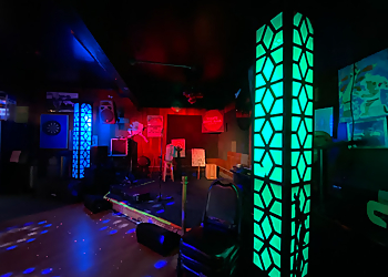 Anchorage Night Clubs Van's Dive Bar