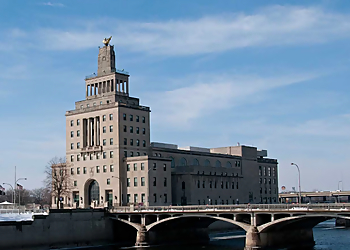 Veterans Memorial Building Veterans Memorial Building - Cedar Rapids, IA Landmarks - Outdoor Experience Image