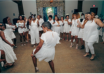 Garland Djs Vibe Setters Entertainment