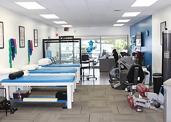 Pompano Beach Physical Therapists Victor DeRosa, PT, DPT - DEVOTED PHYSICAL THERAPY