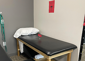 Vincent De Luna, PT, MPT - JACKSON PHYSICAL THERAPY - Las Vegas, NV Physical Therapists - Treatment Room Image