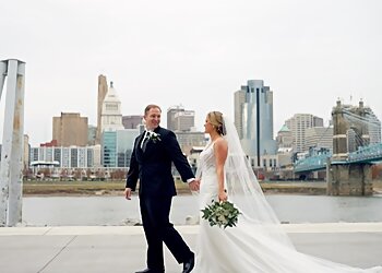 Cincinnati Videographers Vivid Wedding Videos