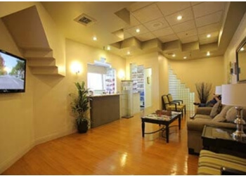 Vu Le, M.D.  - Costa Mesa, CA Orthopedics - Relaxation Moments