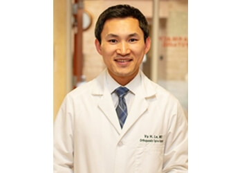 Vu Le, M.D.  - Costa Mesa, CA Orthopedics - Doctor Portrait Image