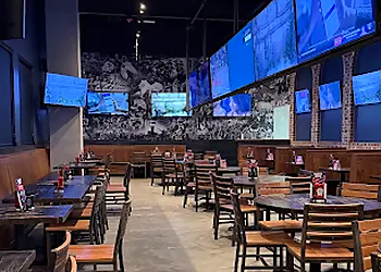 Walk-On's Sports Bistreaux Tampa - Tampa, FL Sports Bars - Indoor Sitting