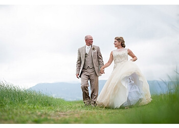 White Shutter Photography Rockford Wedding Photographers