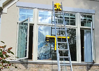 Window Gurus - Columbus, OH Window Companies - Outdoor Work Image