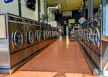 Oakland Laundromats Woody's Laundromat