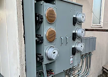 Zoom Electricians - Santa Ana, CA Electricians - Service Image