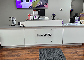 uBreakiFix Cincinnati - Cincinnati, OH Cell Phone Repair - Business Interior Image