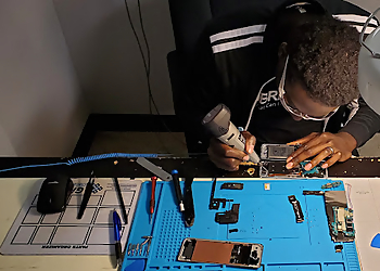 uBreakiFix West Plano - Plano, TX Cell Phone Repair - Work Image